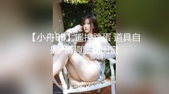 對白淫蕩母子亂倫系列之兒子你不能這樣我以為你是爸爸，在沙發午休的媽媽被放學回家的兒子搞醒..